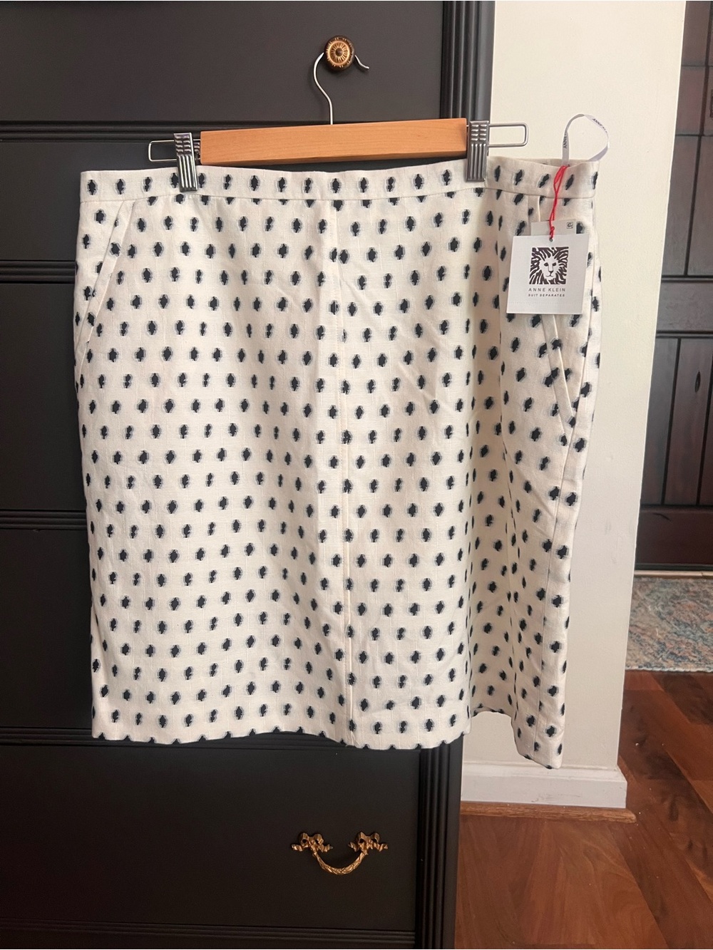 Anne Klein Cream Color Pencil Skirt with Black Design